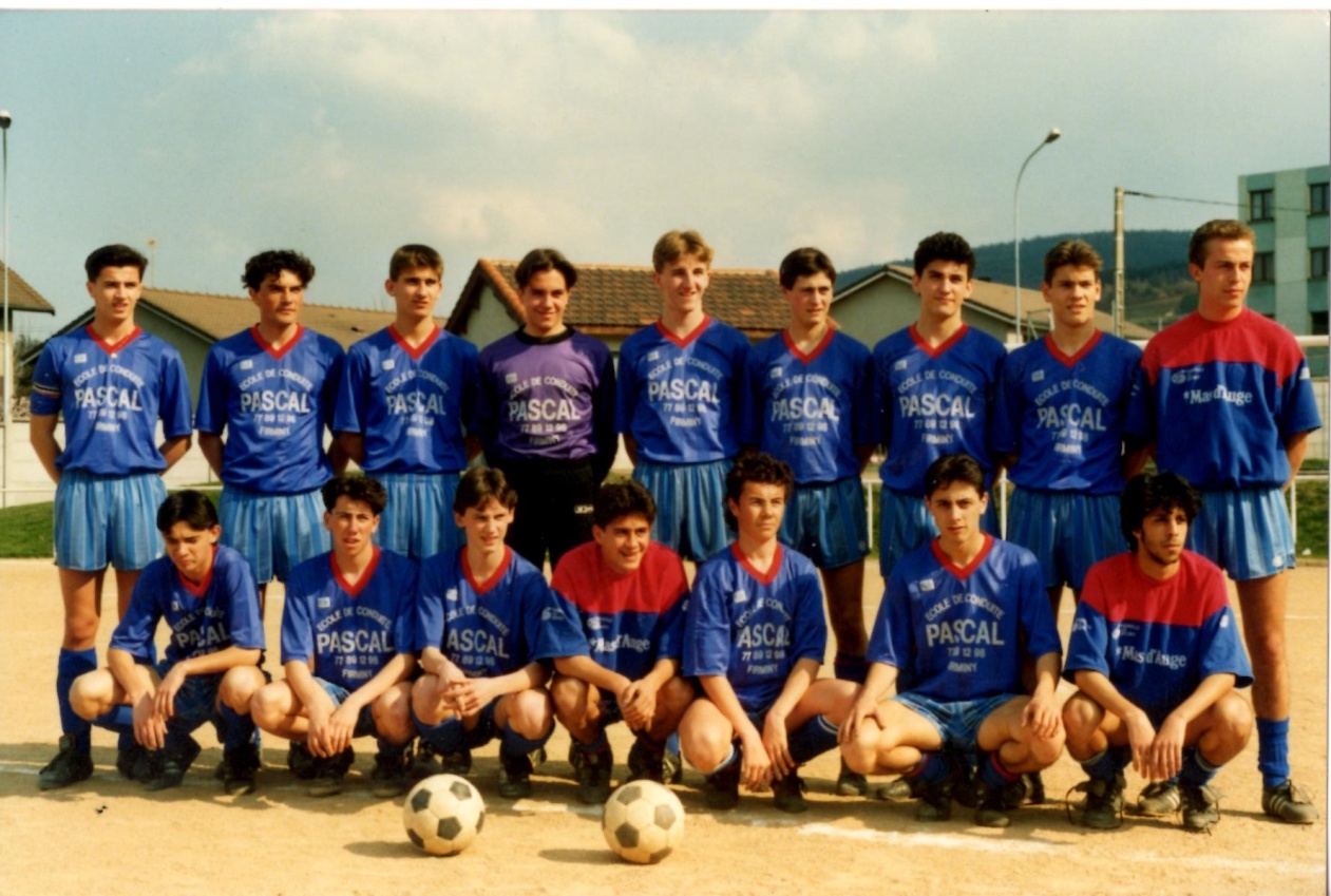 Juniors saison 89-90.jpg
