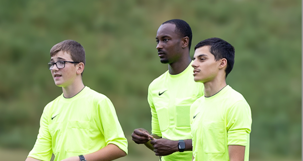 NOS ARBITRES A L'HONNEUR: ENGAGEMENT, PROGRESSION ET RECONNAISSANCE.
